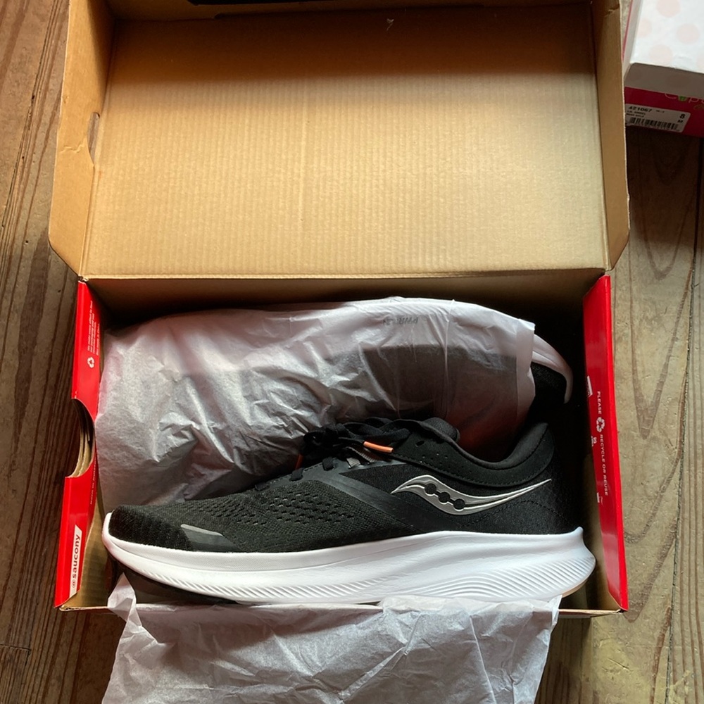 Saucony Black and White Ride 16